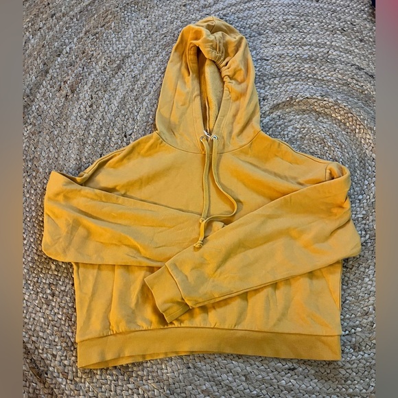 H&M Tops - Women’s H&M Sweatshirt